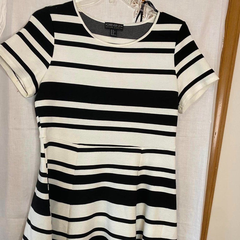 Forever 21 Black White Striped Dress Size XL
